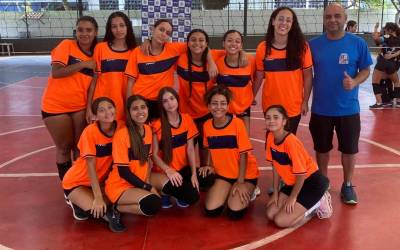 Meninas do Polo de Volei do Parque Mambucaba conquista o 2ª lugar em Torneio entre Polos